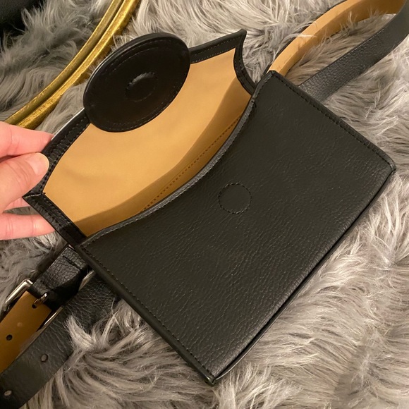 MICHAEL KORS ADJUSTABLE WAIST BAG (NEW) - Picture 5 of 6